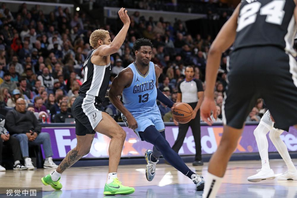 许多观众被 许多观众被